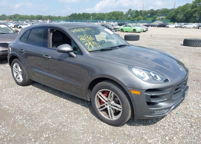 2016 PORSCHE Macan