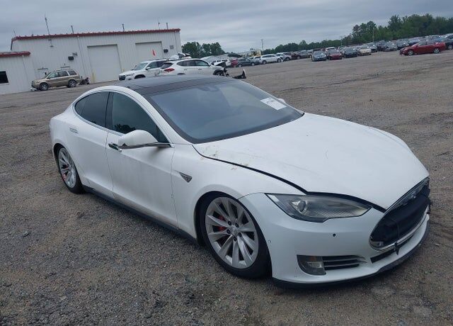 2015 TESLA Model S