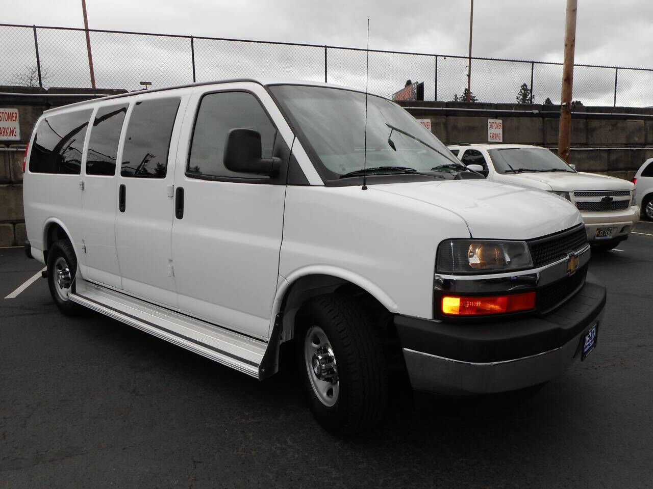 2017 CHEVROLET Express