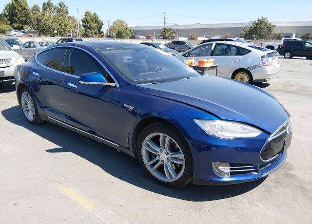 2015 TESLA Model S