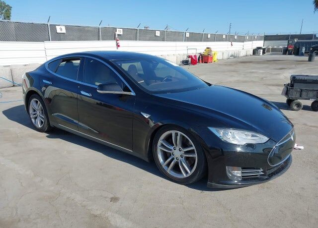 2015 TESLA Model S