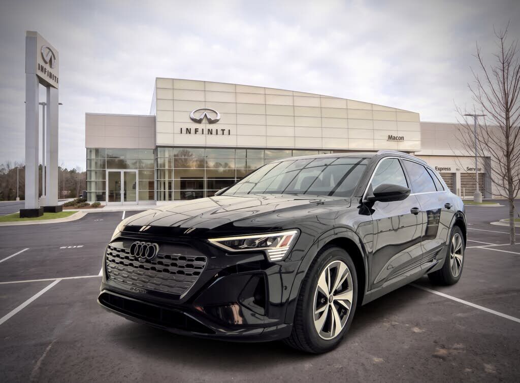 2024 AUDI Q8