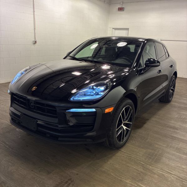 2024 PORSCHE Macan