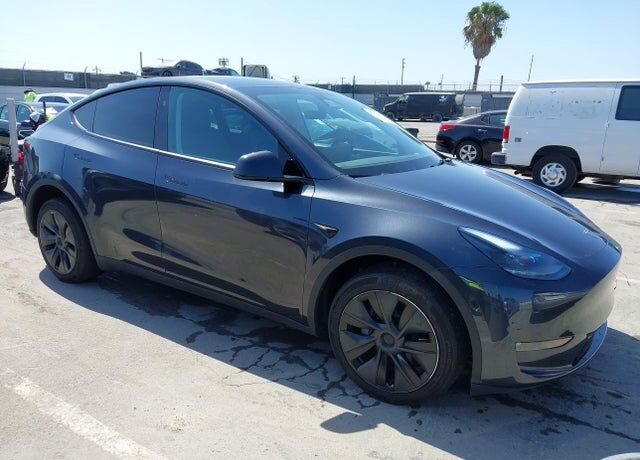 2024 TESLA Model Y