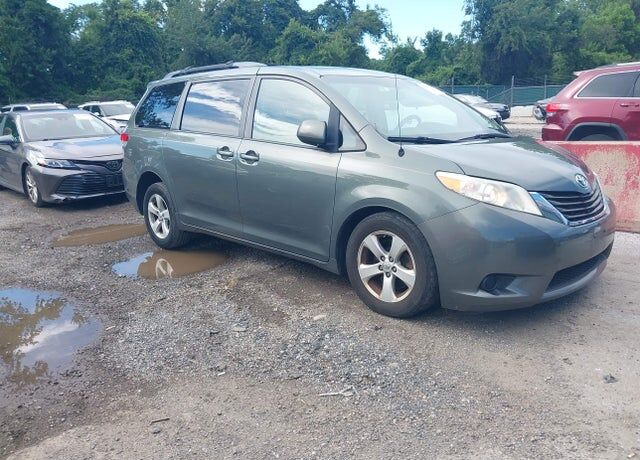 2014 TOYOTA Sienna