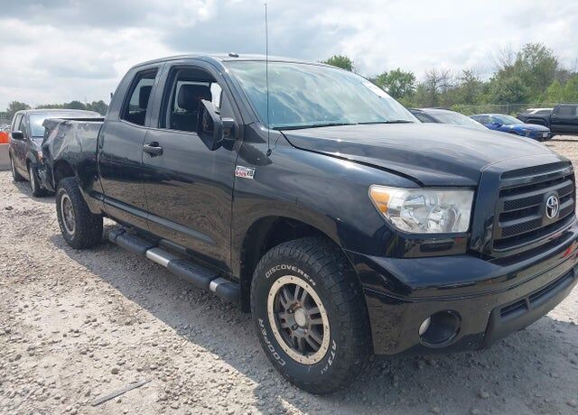 2011 TOYOTA Tundra