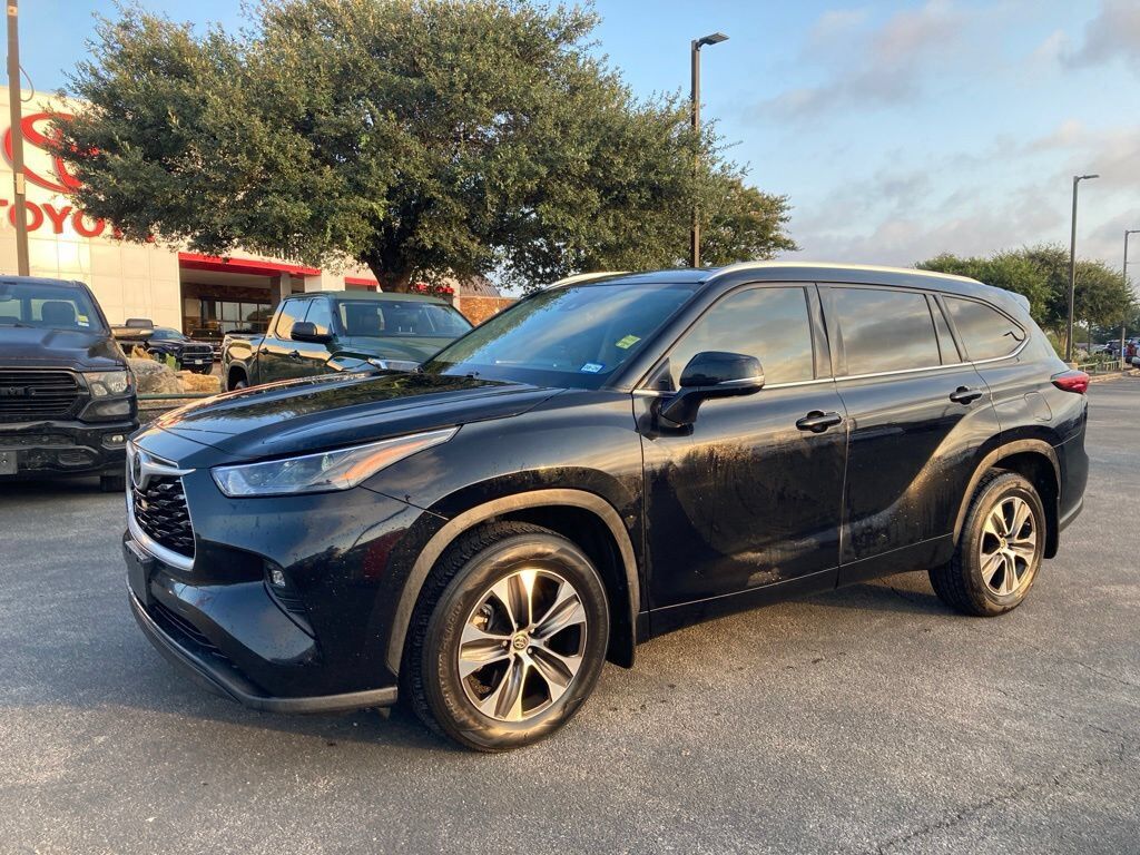2022 TOYOTA Highlander