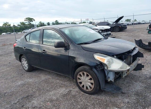 2015 NISSAN Versa