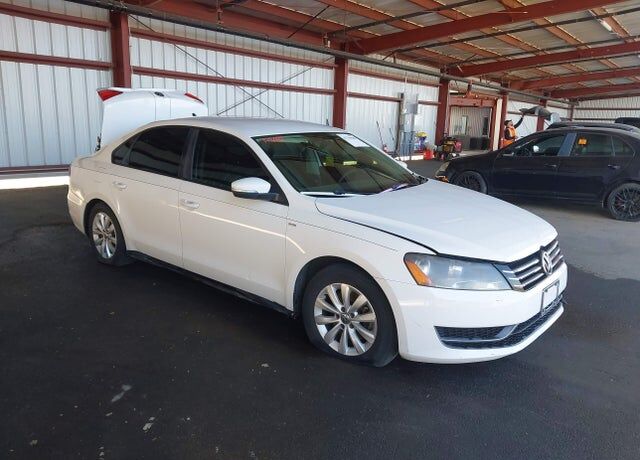 2013 VOLKSWAGEN Passat