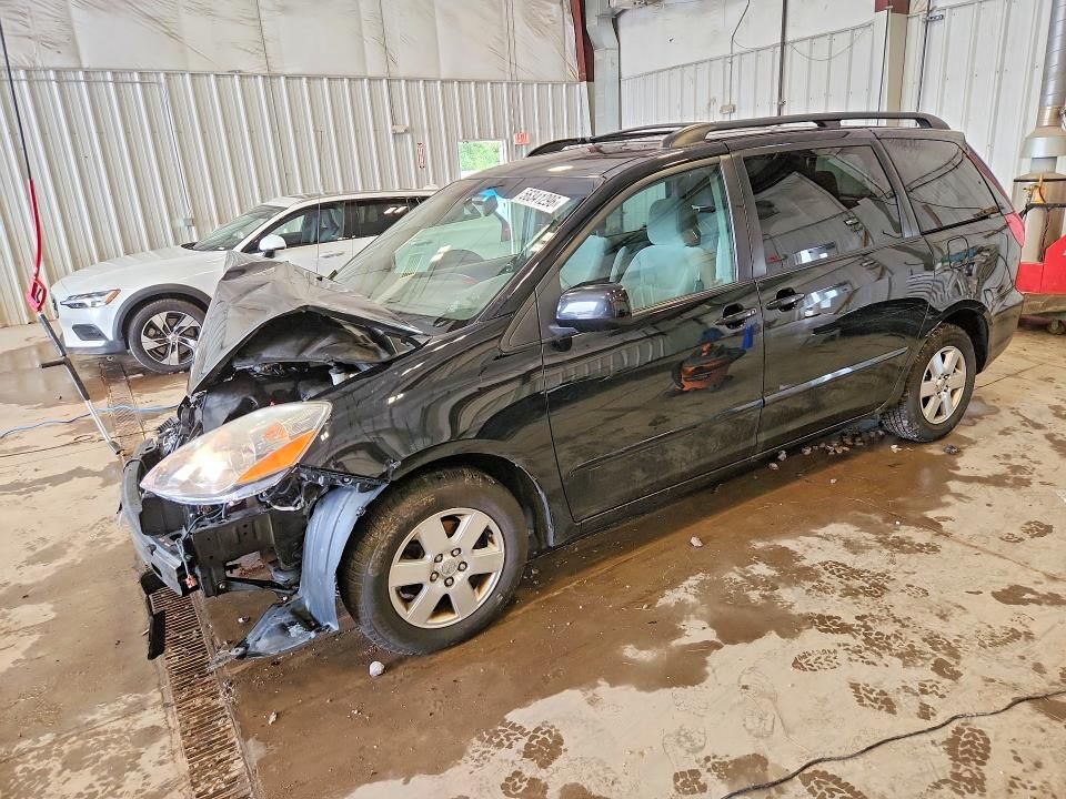 2010 TOYOTA Sienna