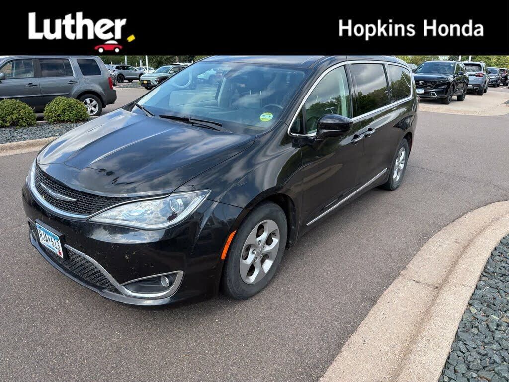 2017 CHRYSLER Pacifica