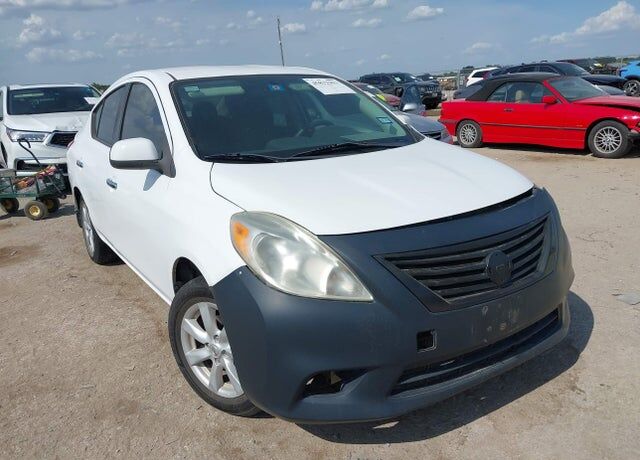 2014 NISSAN Versa