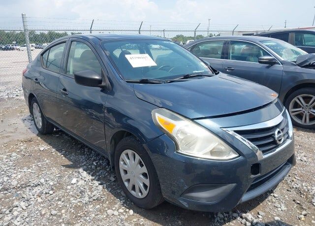 2017 NISSAN Versa
