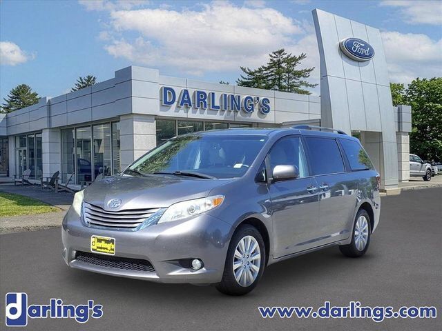 2017 TOYOTA Sienna