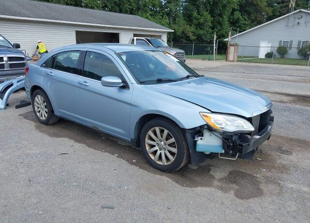 2013 CHRYSLER 200