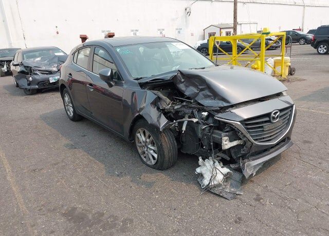 2015 MAZDA Mazda3