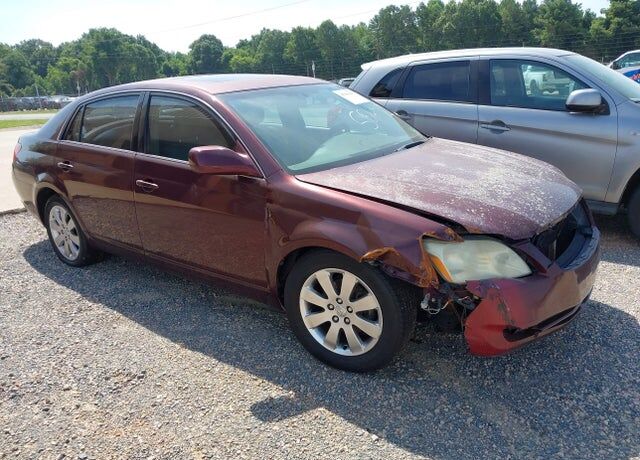 2005 TOYOTA Avalon