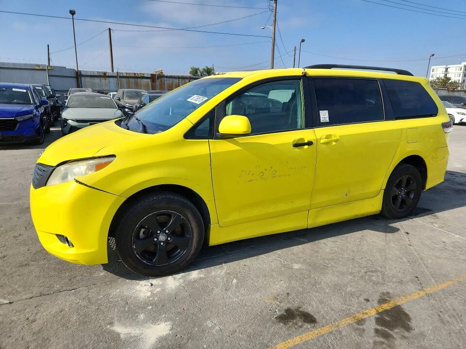 2011 TOYOTA Sienna