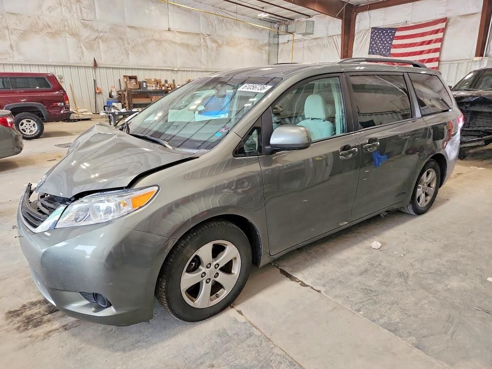 2013 TOYOTA Sienna