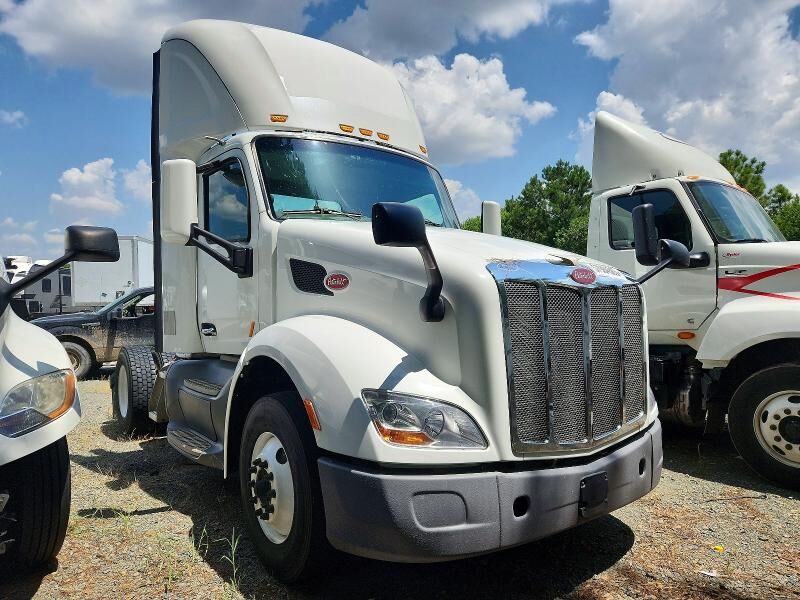 2017 PETERBILT 579