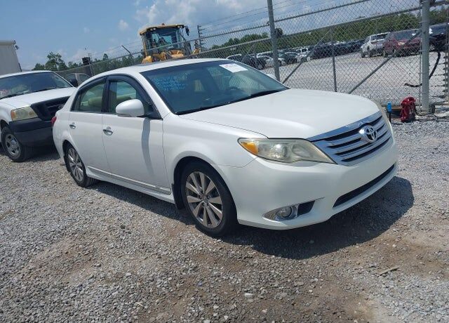 2011 TOYOTA Avalon