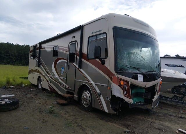 2013 FREIGHTLINER XC-S Straight Rail Rear Engine Motor Home Chassis