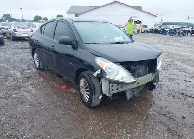 2015 NISSAN Versa