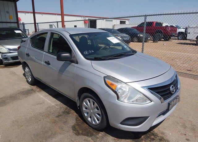 2015 NISSAN Versa