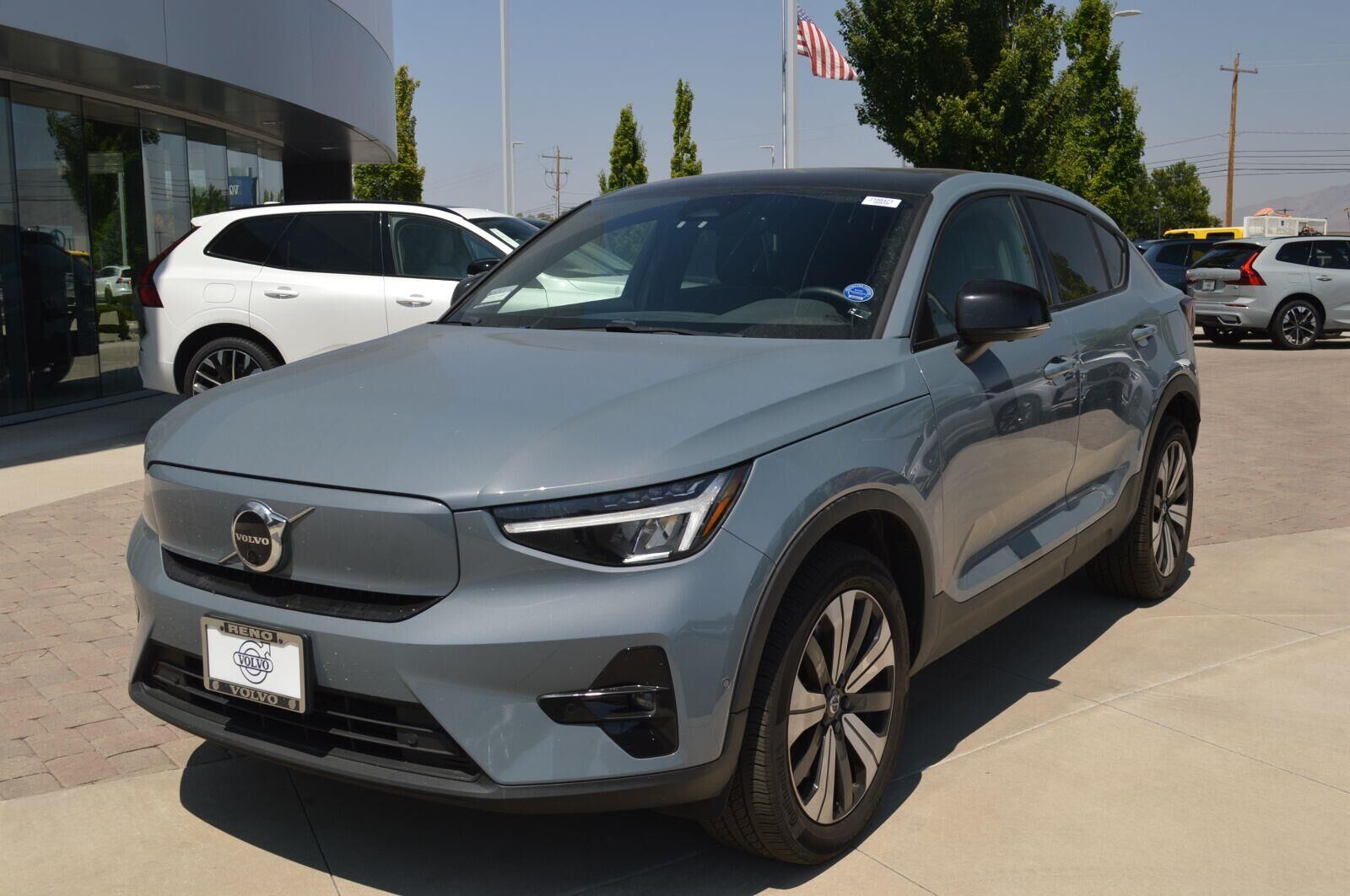 2023 VOLVO C40