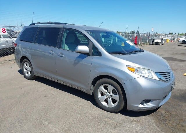 2017 TOYOTA Sienna