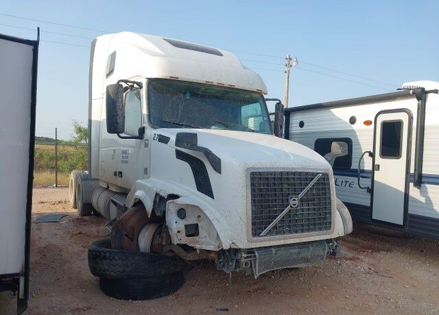2015 VOLVO TRUCK VNL