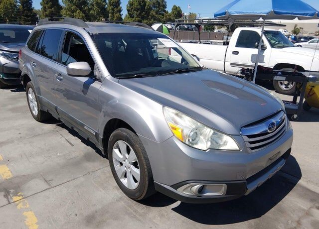 2011 SUBARU Outback