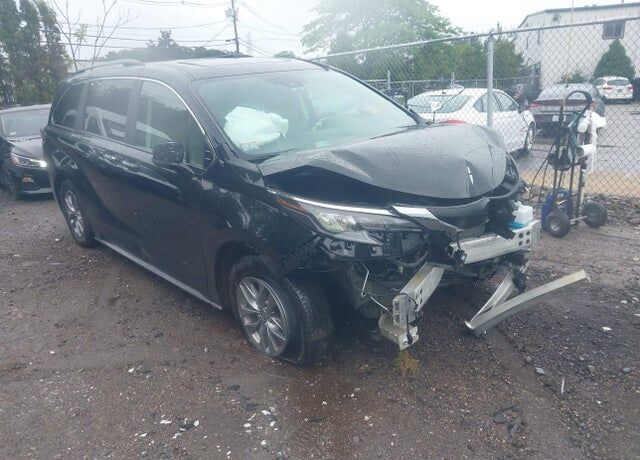 2024 TOYOTA Sienna