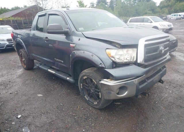 2010 TOYOTA Tundra