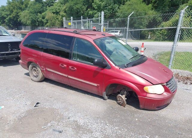 2005 CHRYSLER Town and Country