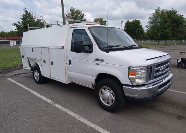 2013 FORD E-350