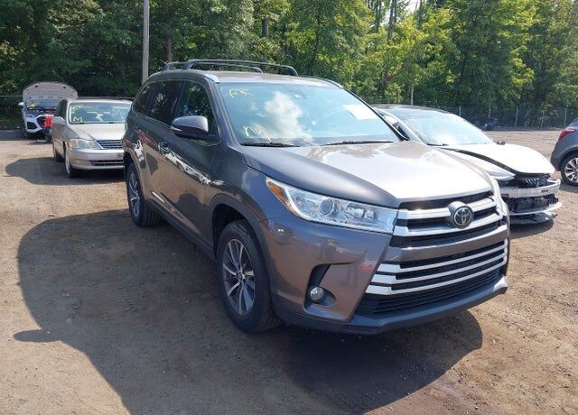 2017 TOYOTA Highlander