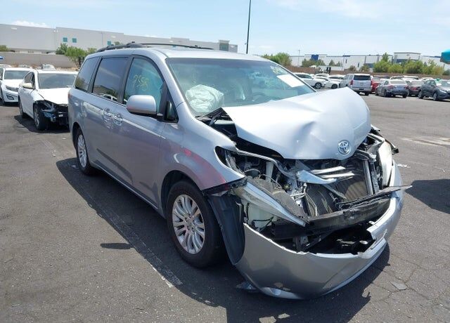 2013 TOYOTA Sienna