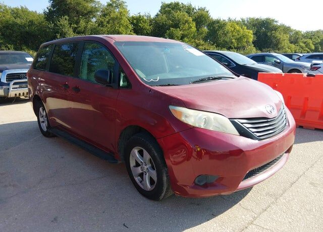 2012 TOYOTA Sienna