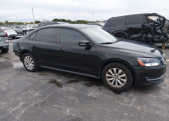 2013 VOLKSWAGEN Passat