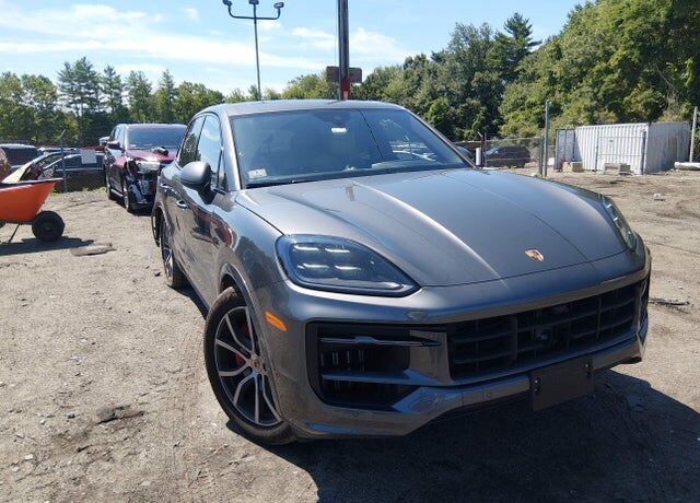 2025 PORSCHE Cayenne