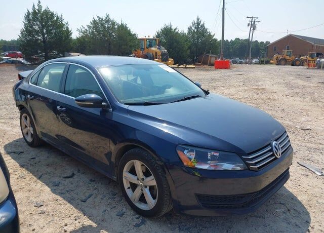 2012 VOLKSWAGEN Passat