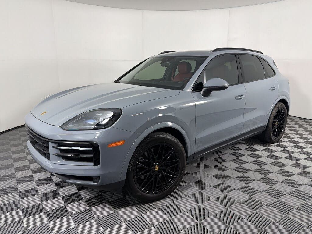 2024 PORSCHE Cayenne
