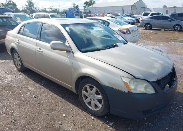 2005 TOYOTA Avalon