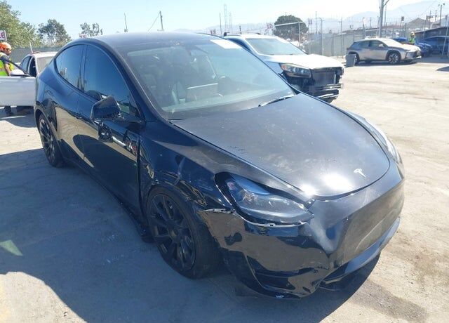 2025 TESLA Model Y
