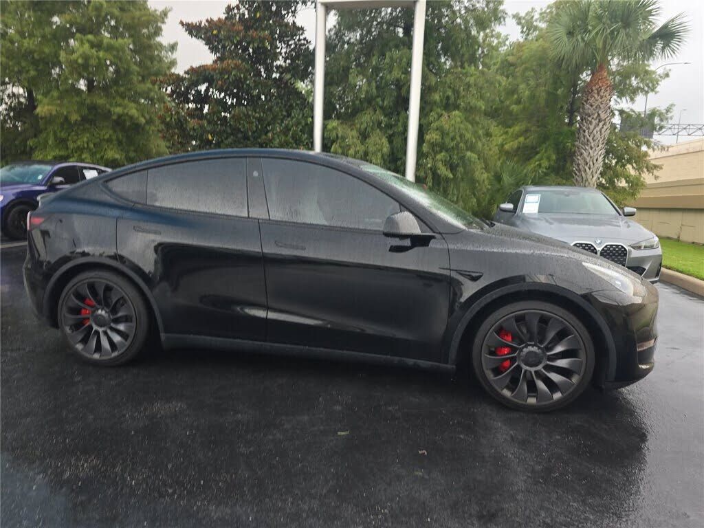 2023 TESLA Model Y