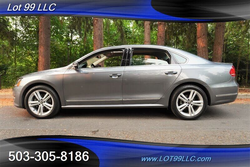 2013 VOLKSWAGEN Passat