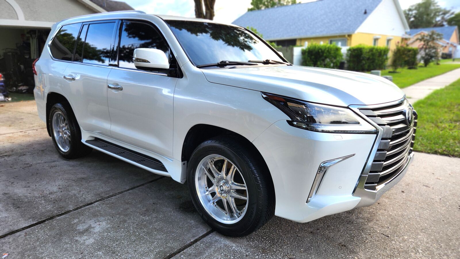 2017 LEXUS LX