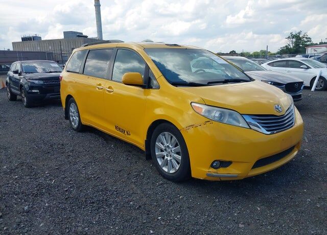 2015 TOYOTA Sienna