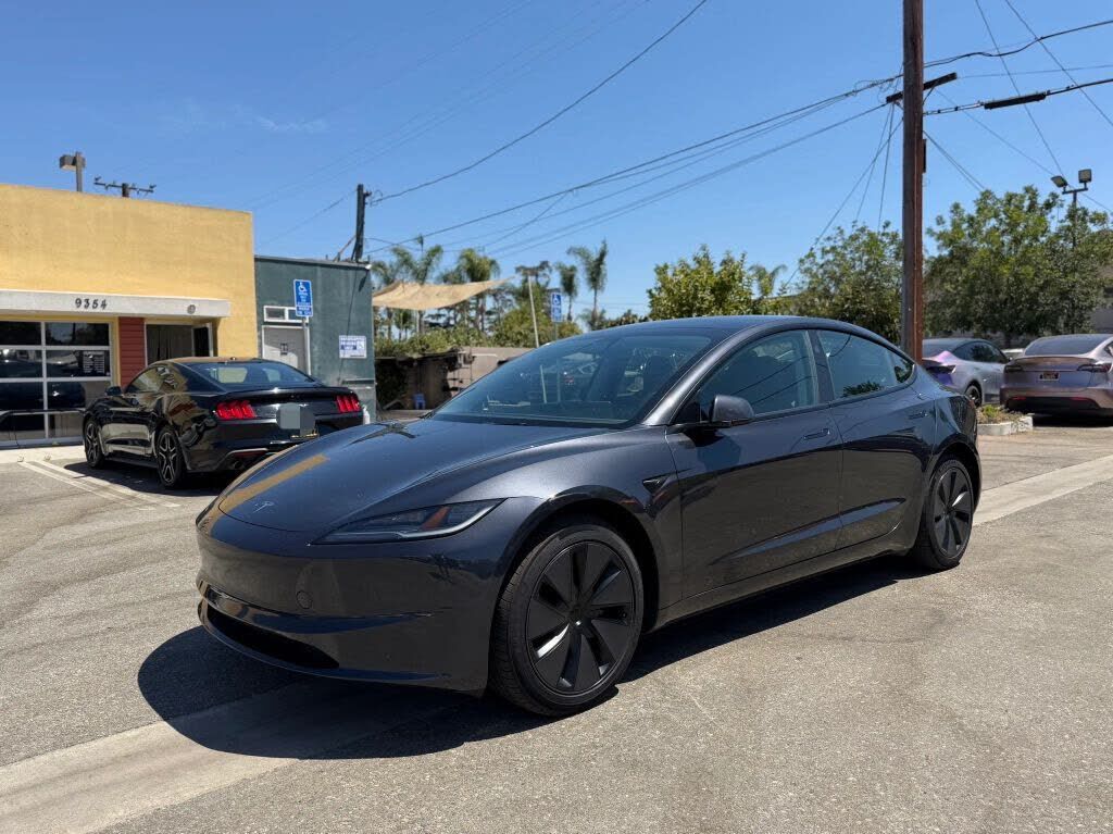 2025 TESLA Model 3